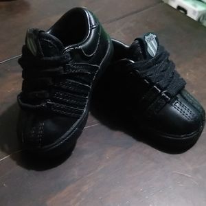Sz 2 Infants K Swiss sneaker